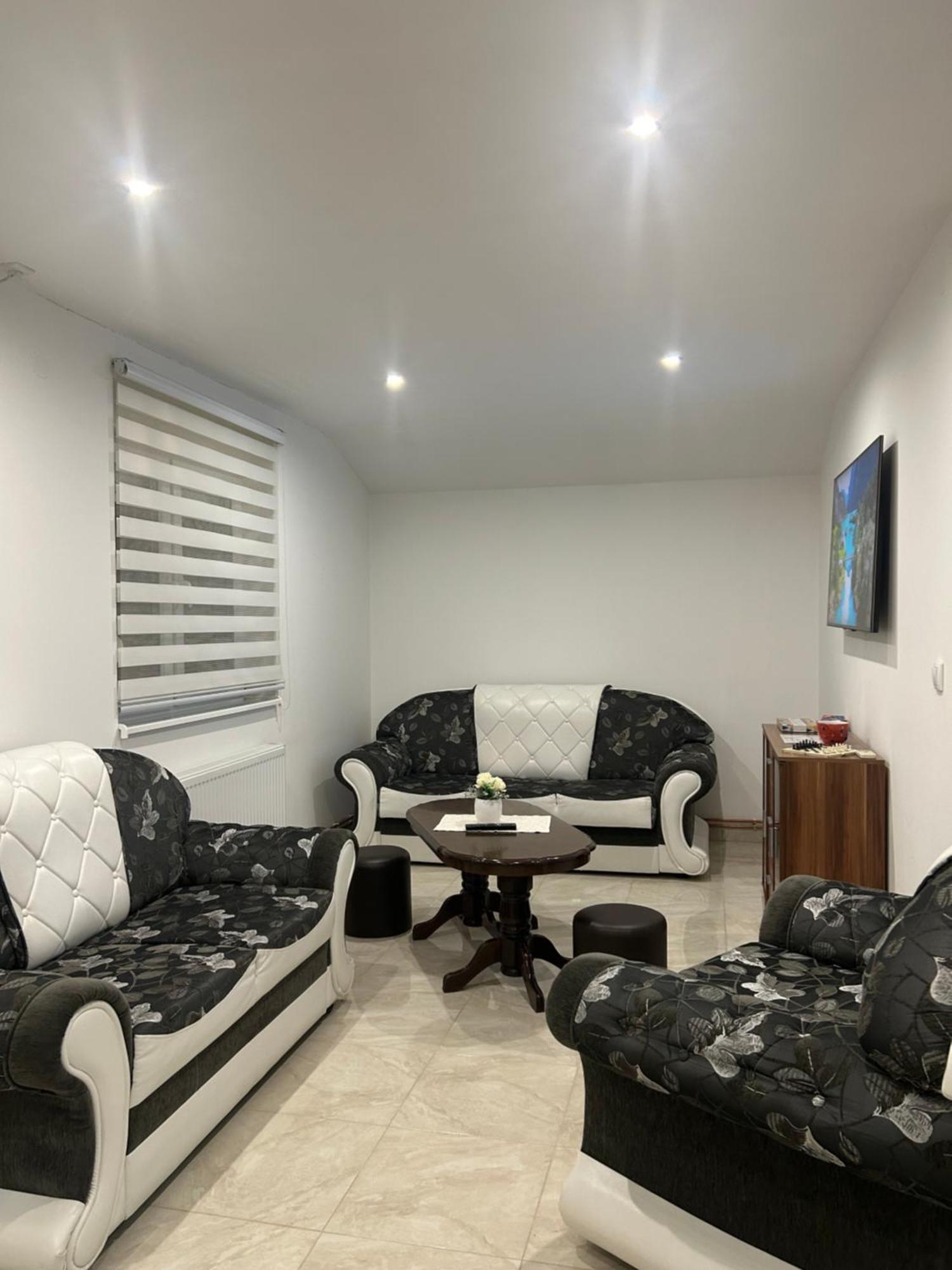 Apartman Diamond Lux Surčin Buitenkant foto