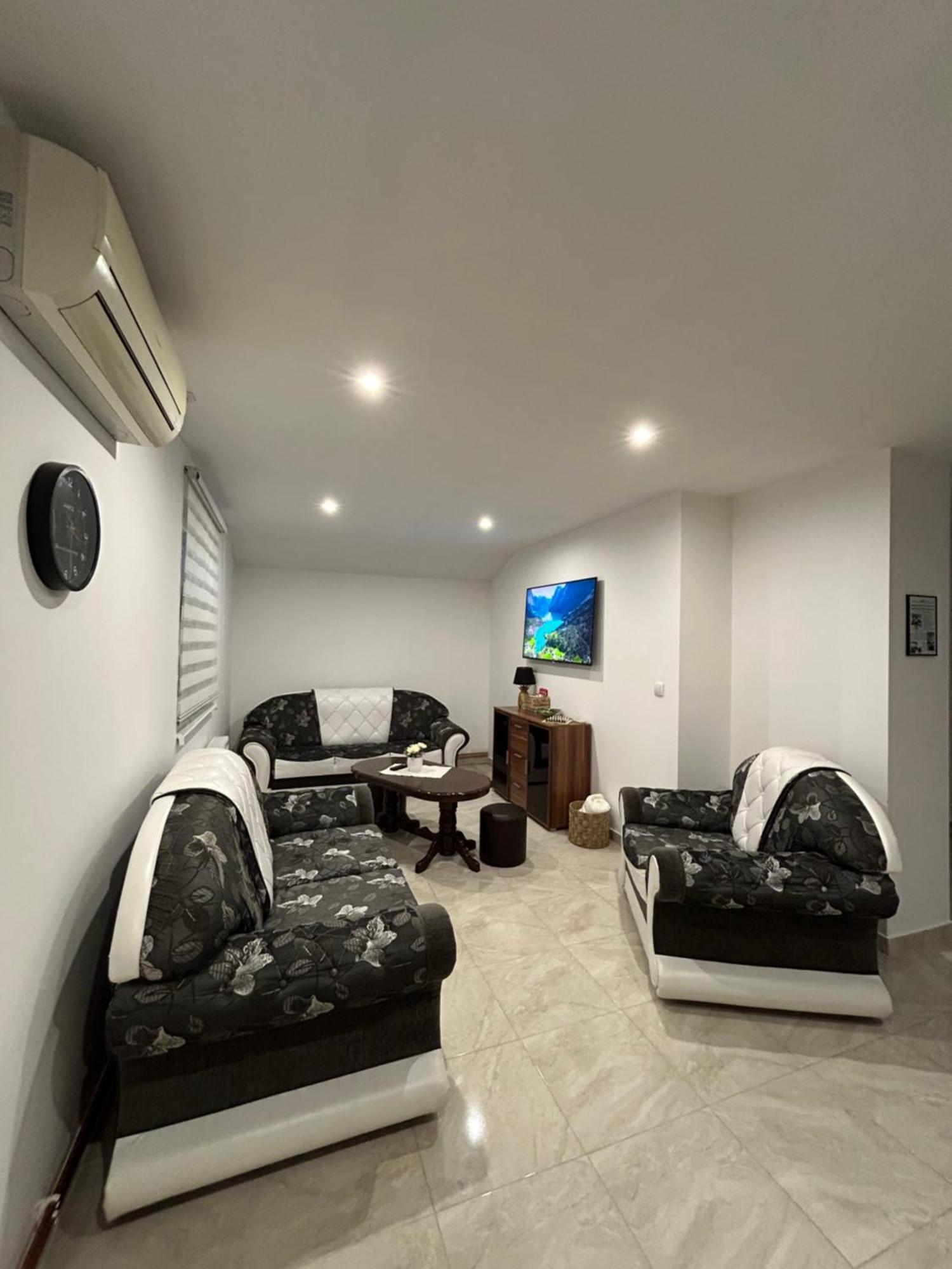 Apartman Diamond Lux Surčin Buitenkant foto