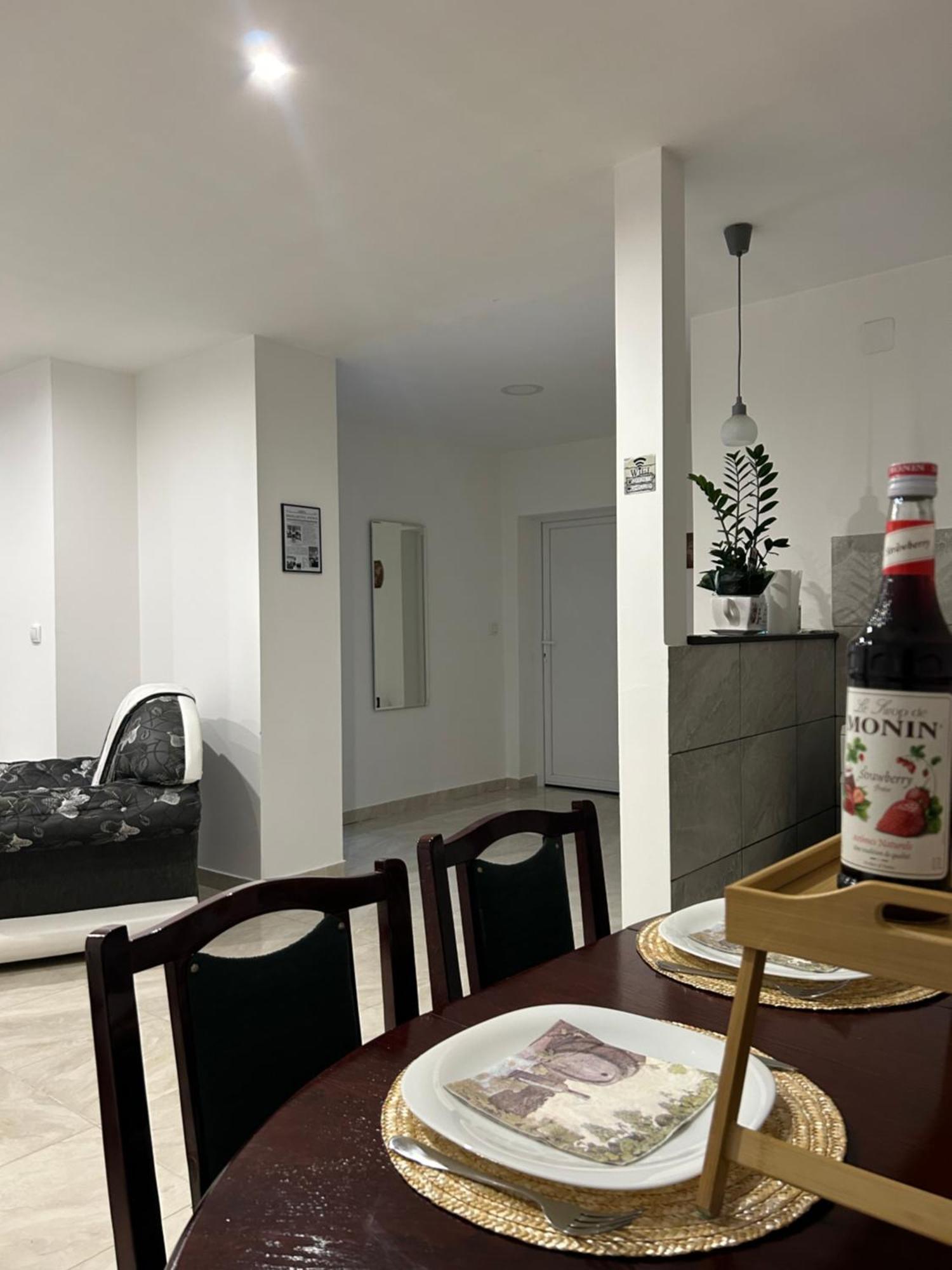 Apartman Diamond Lux Surčin Buitenkant foto